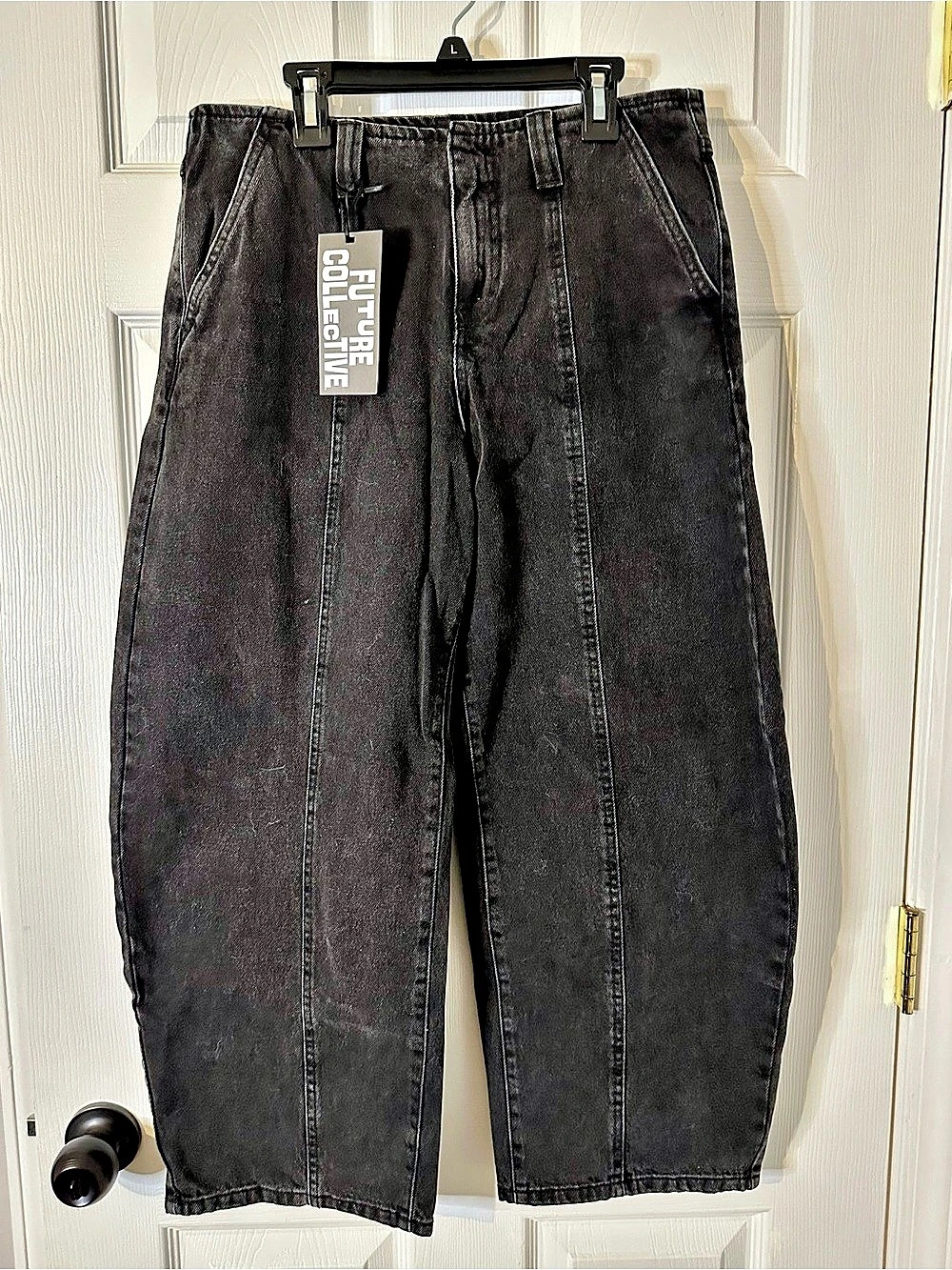 Future Collective Mid-Rise Barrel Leg Jeans Black Size 6 NWT